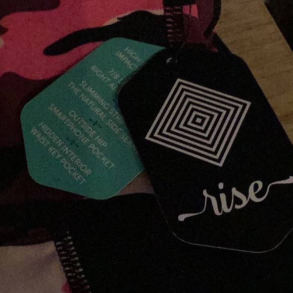 Pink Camo - 7/8 length athletic leggings - Picture 2 of 2